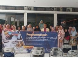 Tim Abdimas FEB UWKS Dampingi Para Pelaku UMKM di Sememi Surabaya Soal Pengelolaan Keuangan yang Efektif