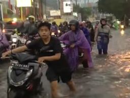 Atasi Banjir Langganan di Waru dan Sekitarnya, Plt Bupati Sidoarjo Tertibkan Bangli Sepanjang Sungai Buntung
