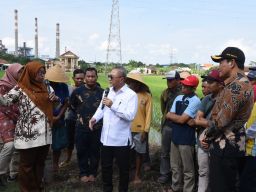 Janji Tidak Akan Impor Beras, Menko Bidang Pangan RI Tampung Keluh Kesah Petani di Sidoarjo