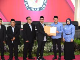 KPU Tetapkan Pasangan Subandi dan Mimik Idayana Sebagai Bupati dan Wabup Sidoarjo Periode 2025 - 2030