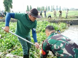 Pemkab Sidoarjo Gerakkan 500 ASN Jihad Rawat dan Bersihkan Sejumlah Sungai di Sidoarjo