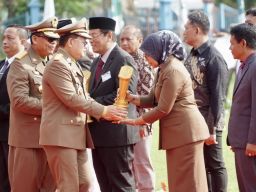 Terapkan K3 dan SMK3 Dengan Baik, Plt Bupati Sidoarjo Terima Penghargaan Sebagai Pembina K3 Terbaik Jatim