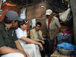 Sidak 2 RTLH, Plt Bupati Berharap Kesejahteraan Warga Sidoarjo Meningkat Usai Rumahnya Direhab