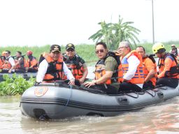 Atasi Banjir di Candi, Plt Bupati Sidoarjo Bersama Pj Gubernur Jatim Susuri Sungai Mbah Gepuk Temukan Pendangkalan