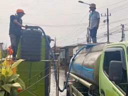 Lima Tandon Air Bersih Disiagakan Perumda Delta Tirta Sidoarjo untuk Warga Terdampak Banjir di Candi