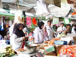Pastikan Ketersediaan Bahan Pokok Selama Ramadhan 1446 Hijriyah, Wabup Sidoarjo Sidak Pasar Porong