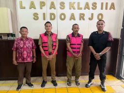Dituding Jual TKD Senilai Rp 3,1 Miliar, Penyidik Kejari Sidoarjo Tahan Kades Sidokarto Beserta Staf dan Tim Sembilan