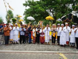 Wabup Sidoarjo Ikut Perayaan Melasti Umat Hindu, Pesannya Tekankan Toleransi Antarumat Beragama