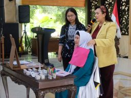 Ratusan Ibu - Ibu Sidoarjo Diajari Etika Berbusana Sekaligus Pengenalan Pakaian Pengantin Khas Daerah Kota Delta