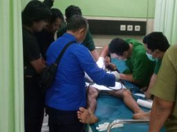 Kakek di Ngawi Datangi Kantor Damkar, Minta Lepaskan Pipa Yang Dipasang di Kelamin