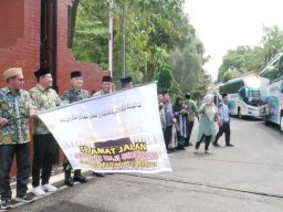 Bupati Sidoarjo Berangkatkan 752 CJH Sidoarjo Kloter 57 dan 58 Menuju Tanah Suci Makkah