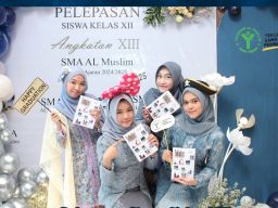 Pelepasan Siswa Kelas XII SMA Al Muslim Bertepatan Hari Buku Nasional, Luncuran 4 Buku Antologi Karya Siswa dan Guru