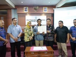 Belasan Ijazah Mantan Para Karyawan PT Tedmonindo Pratama Semesta Dikembalikan Berkat Mediasi Wabup Sidoarjo