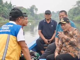 Bupati Sidoarjo Susuri Sungai Mbah Gepuk Janji Bangunan DAM Manfaatkan Dana Provinsi Rp 37 Miliar
