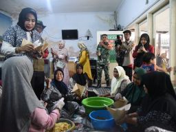 Mulai Surut, Pemkab Sidoarjo Support Dapur Umum Mandiri Bagi Warga Terdampak Banjir di Ngaban Tanggulangin