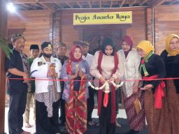 Nguri - Uri dan Pertahankan Budaya Sidoarjo, Wabup Resmikan Tetenger Gubuk Praja Ananta Raya di Kawasan Tanjung Puri
