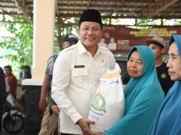 Bupati dan Wabup Sidoarjo Bagi Tugas Monitor Penyaluran Bantuan Pangan di Gedangan, Buduran dan Sukodono