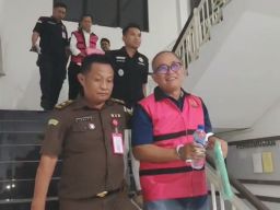 Disangka Terlibat Dugaan Korupsi Rusunawa Rp 9,75 Miliar, 2 Mantan Kadis P2CKTR Ditahan Kejari Sidoarjo 2 Absen Sakit