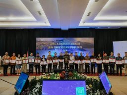 Tujuh Wajib Pajak Kanwil DJP Jatim II Terima Piagam 8 Hak dan Kewajiban Langsung Dari Dirjen Pajak di Malang