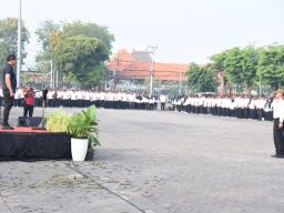 Diangkat Jadi PPPK Paruh Waktu, Bupati Sidoarjo Pimpin Apel Akbar 3.843 Pegawai Non-ASN Sekaligus Kerja Bakti
