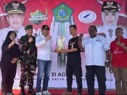 Beberapa Peserta dari Jateng, Bali dan Kalimantan, Ribuan Kicau Mania Berebut Piala Bupati di GOR Delta Sidoarjo