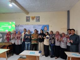 Dorong Siswa Berprestasi, Tim Penmas FEB UWKS Ajari Siswa SMA Ibnu Sina Malang Teknik Menulis Karya Ilmiah