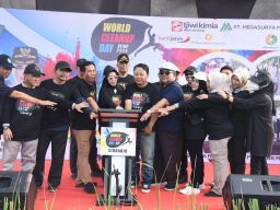 Ajak Gen Z, Ribuan ASN Sidoarjo Peringati World Cleanup Day 2025 Bersihkan GOR dan Taman Pinang