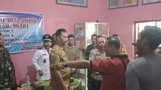 Pelantikan Perangkat Desa Pojok Ngawi Ricuh, Warga Tuntut Penundaan