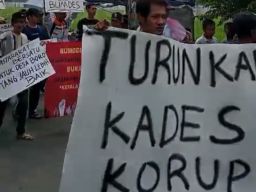 Dituding Selewengkan Dana APBDes, Warga Boro Tanggulangin Tuntut Kades Turun dari Jabatannya