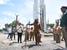 Sidak Progres Pengerjaan Revitalisasi Alun-Alun, Wabup Sidoarjo Minta Kontraktor Selesaikan Sesuai Kontrak Kerja