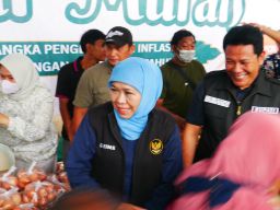 Perluas Daya Beli Sembako Warga, Gubernur Jatim dan Bupati Sidoarjo Gelar Pasar Murah di Kemasan Krian