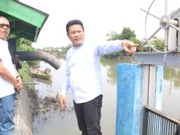 Temukan Pompa Air Rusak, Bupati Sidoarjo Sidak Sejumlah Lokasi Banjir di Kawasan Kota Delta
