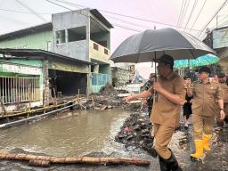 Banjir Perbatasan Tambaksawah - Tambakrejo Tak Kunjung Surut, Bupati Sidoarjo Pastikan Dipicu Sampah dan Bangli