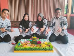 Tumpeng dari Bupati Sidoarjo untuk Guru dan Pengurus PGRI Bentuk Perhatian Bagi Pahlawan Tanpa Tanda Jasa
