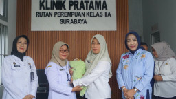 Wabup Sidoarjo Terima Penyerahan Bayi Laki-Laki yang Ibunya Meninggal di Rutan Perempuan Porong