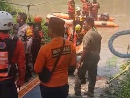 Siswa SMP Tenggelam di Kalimas Krian Ditemukan Tewas Mengapung di Sungai Perbatasan Sidoarjo - Gresik