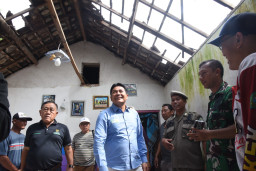 Bupati Sidoarjo Targetkan Perbaiki 4 Rumah Tak Layak Huni di Krian, Buduran dan Ketimang Januari Ini