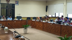 Desak Percepatan, Ribuan Perangkat Belum Gajian Gegara Terganjal Perbup Wadul Komisi A DPRD Sidoarjo