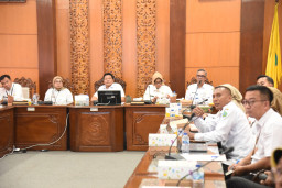 Terlanjur Dipenuhi Jeglongan, Bupati Sidoarjo Minta Camat dan Dinas PUBM dan SDA Simultan Perbaiki Jalan Rusak