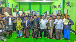 Ajak Berkas Belum Lengkap Segera Dipenuhi, MWC NU Prambon Serahkan 64 Sertifikat Hak Wakaf Bertahap