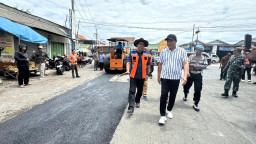 Genjot Kenyamanan dan Keamanan, Bupati Minta Dinas PUBM Kebut Perbaikan Jalan Rusak di Tulangan, Candi dan Porong