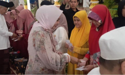 Cari Keberkahan Lailatul Qadar, Wabup Sidoarjo Mimik Idayana dan KH Said Aqil Siradj Santuni Ratusan Anak Yatim