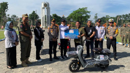 Bupati Subandi Apresiasi Bantuan Tiga Unit Sepeda Listrik CSR Indomaret untuk Satpol PP Sidoarjo
