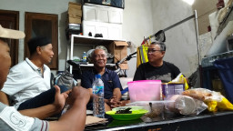 Jenguk Wartawan Senior Hadi Suyitno, H Usman : Tenaga dan Pikirannya Masih Dibutuhkan Sidoarjo