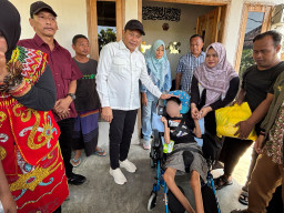 Bupati Sidoarjo Turun ke Beberapa Desa, Pastikan Bantuan Kursi Roda dan Layanan Selalu Tepat Sasaran