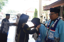 Rombongan Pertama 39 CJH dari Sidoarjo Diberangkatkan, Sekda Titip Doa untuk Kebaikan Kota Delta