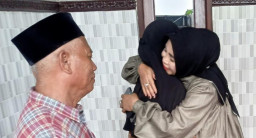 Takziah ke Rumah Petugas Satpol PP, Wabup Sidoarjo Sampaikan Terima Kasih Sudah Jaga Rumah Dinas Setahun