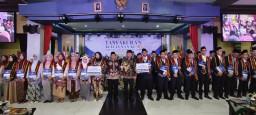 Dari 9 Murid SMAMDA Sidoarjo Menuju Dunia, Tangis Haru, Prestasi Gemilang hingga Banjir Hadiah Warnai Kelulusan ke 47