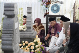 Baca juga : Peringati Haul Mbah Kyai Kalam ke 69, Wabup Mimik Idayana Ajak Warga Juwetkenongo Pegang Teguh Ajaran Ulama