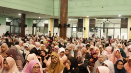 Baca juga : Bersama Ustadz Hanan Attaki, Lautan Jamaah Padati Masjid Agung Sidoarjo Saat Peringatan Satu Dekade Ummi Peduli